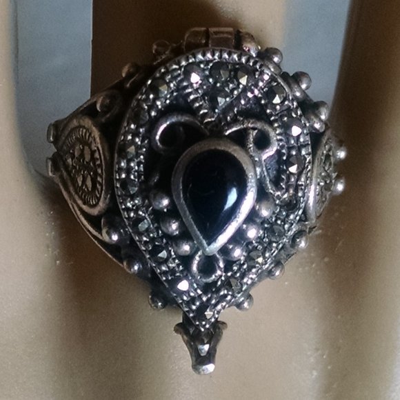 Vintage Unique Rare Collectible Poison Black Onyx Marcasite Gemstone Ring - Picture 3 of 12